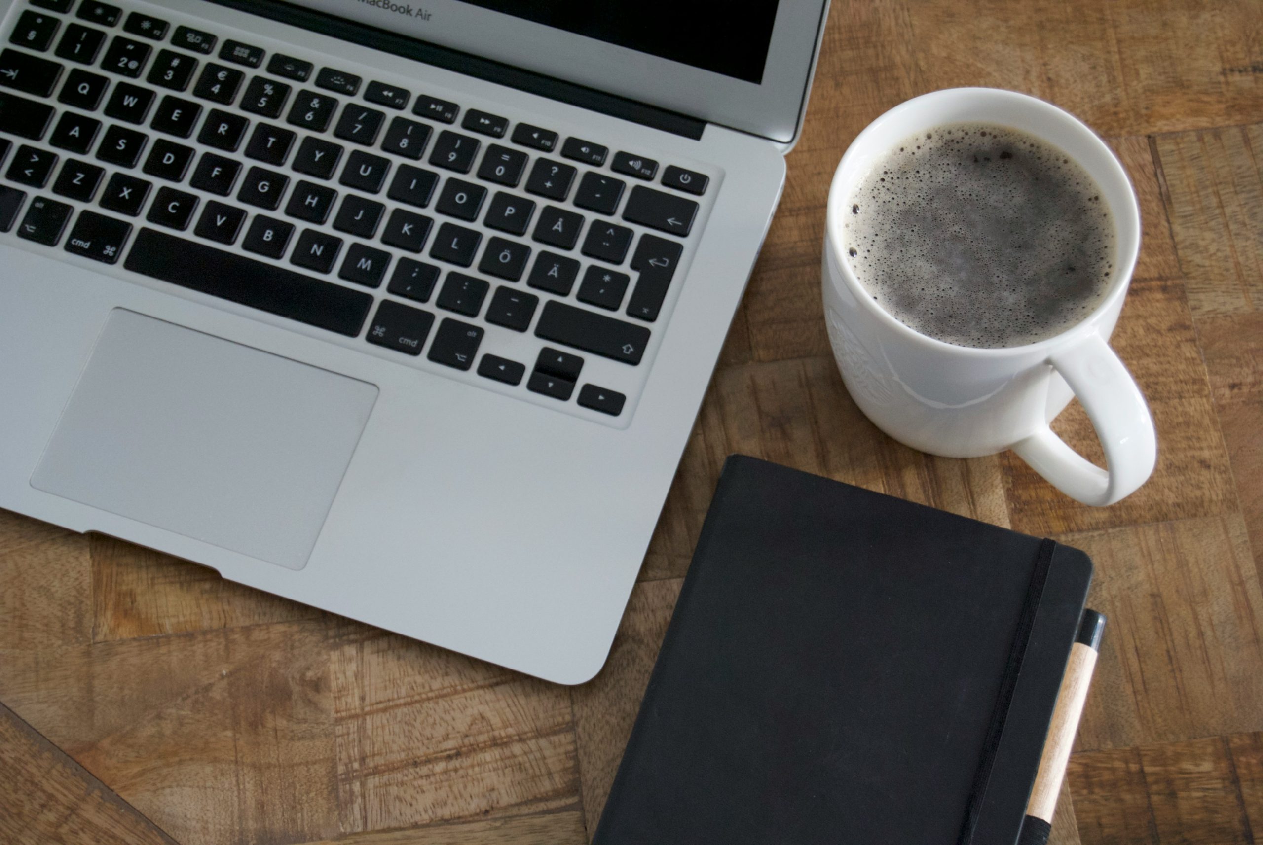 minimal workspace setup to enter a deep work state