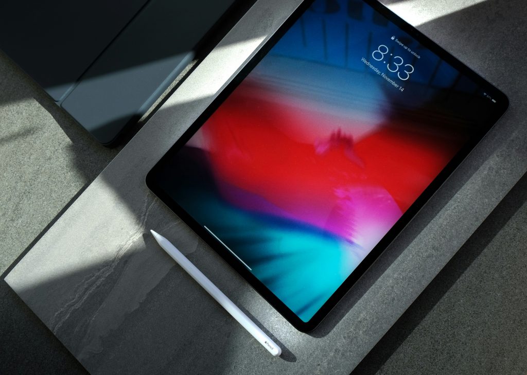 best note taking apps for remote workers black ipad with white stylus pen