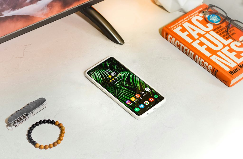 smartphone face down on desk for digital detox for remote workers