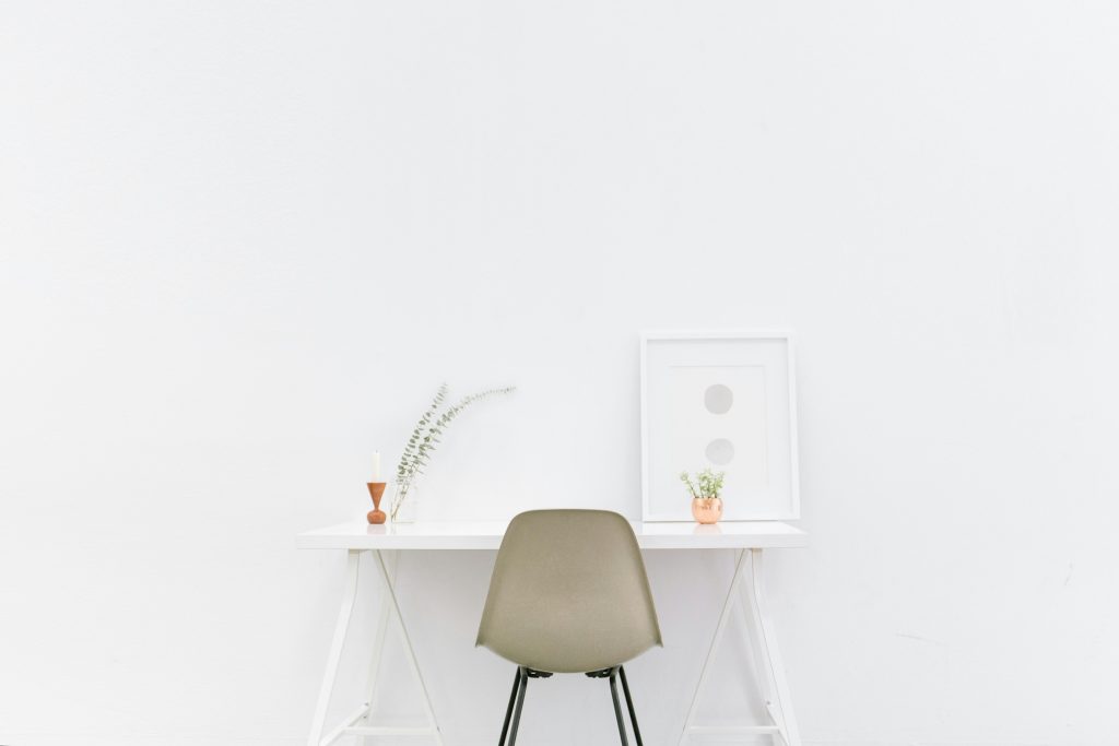 digital minimalism for remote workers clean minimal desk