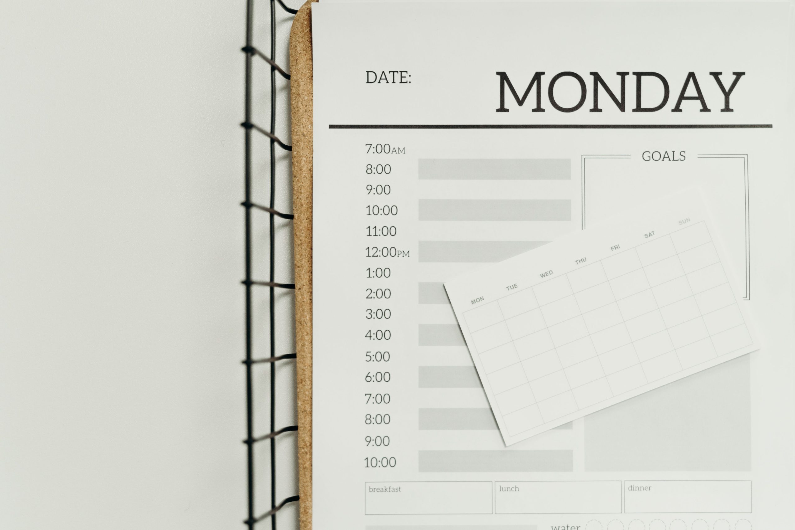minimalist schedule planner for time tracking and productivity