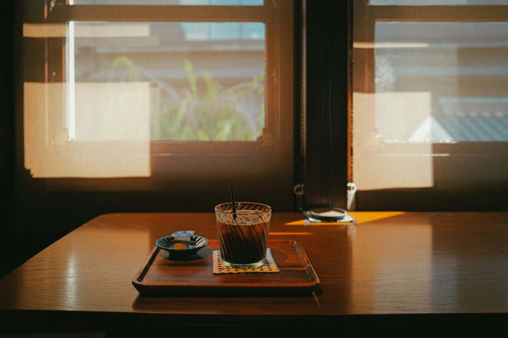 morning coffee on clean desk for power hour productivity