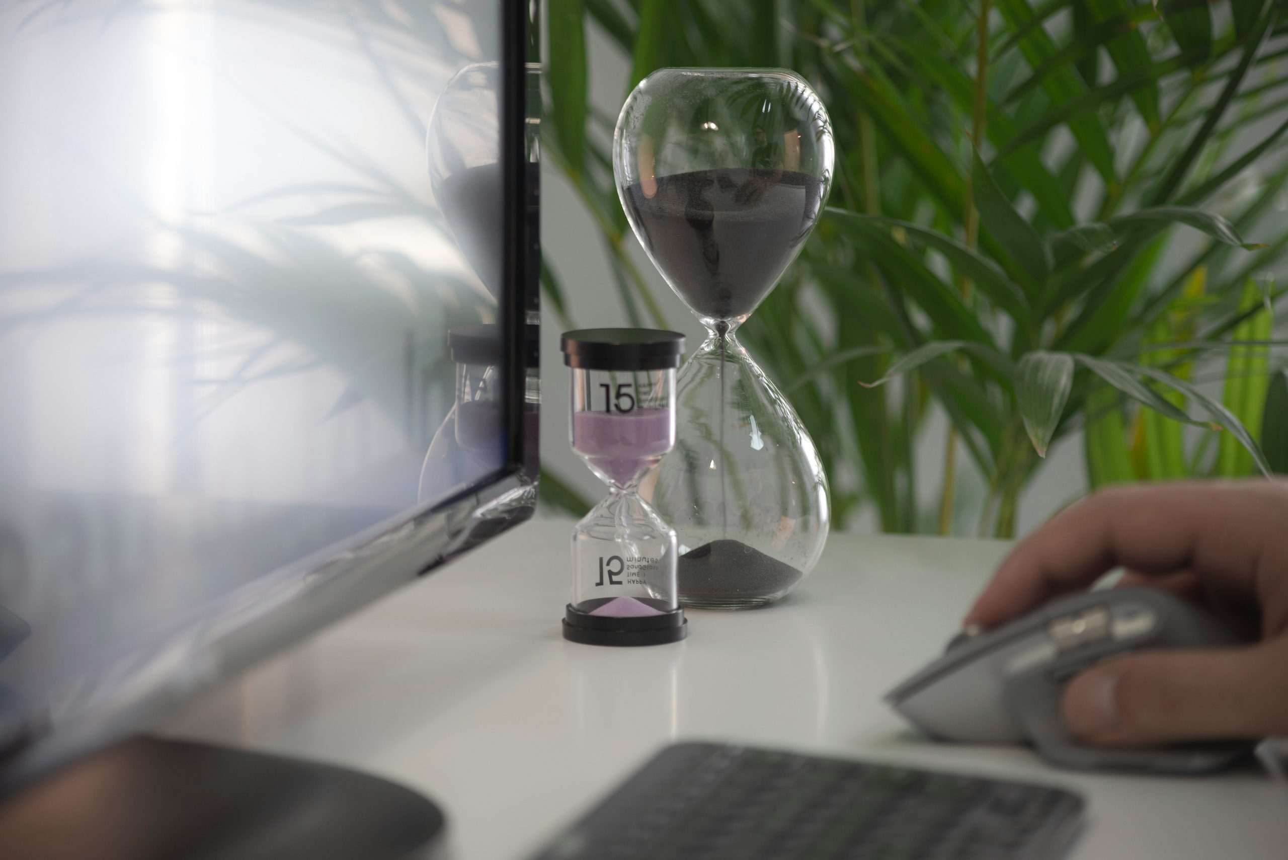 hourglass representing time saved with task batching productivity method