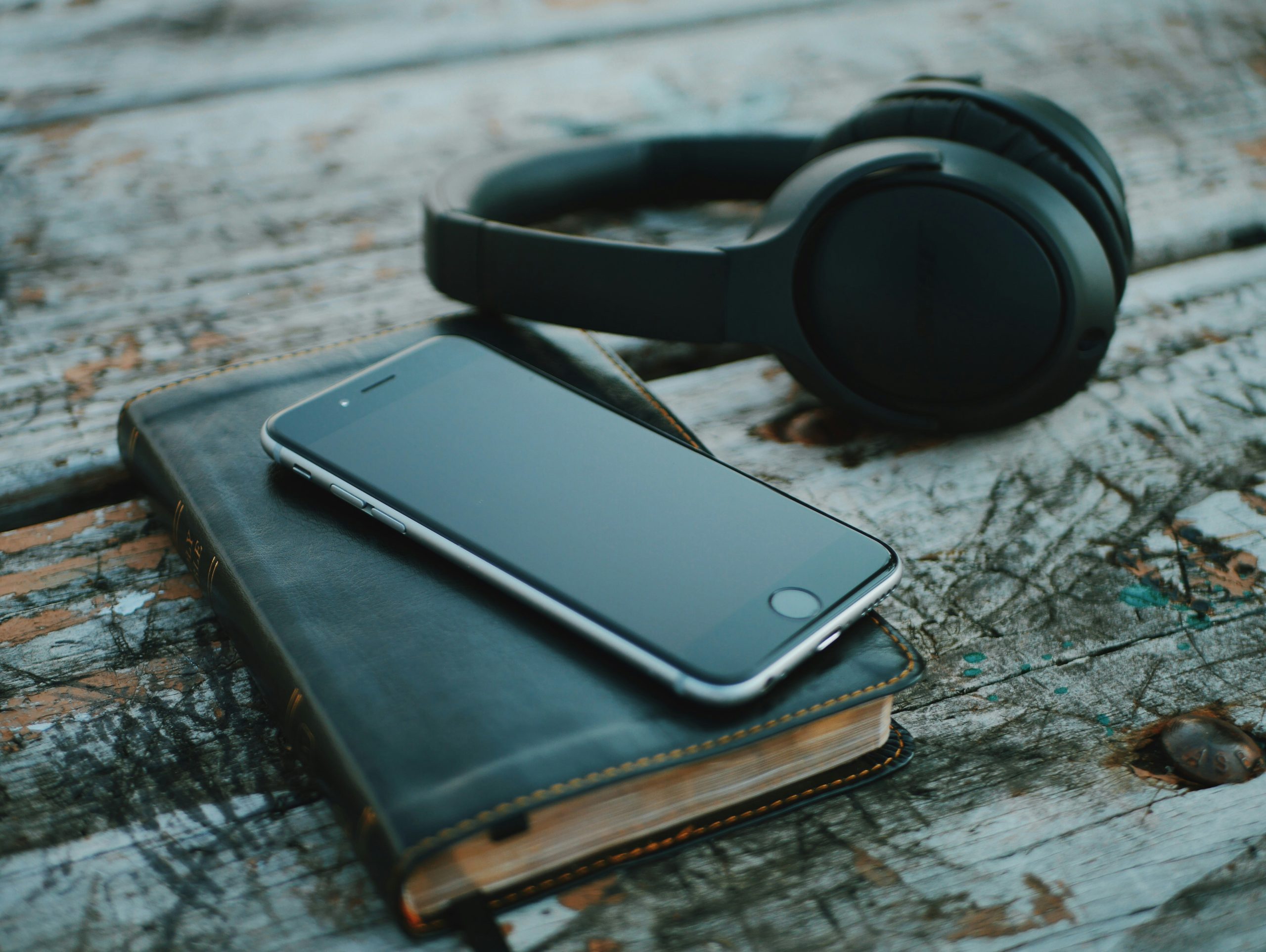phone and headphones for an audiobook based reading habit for professionals