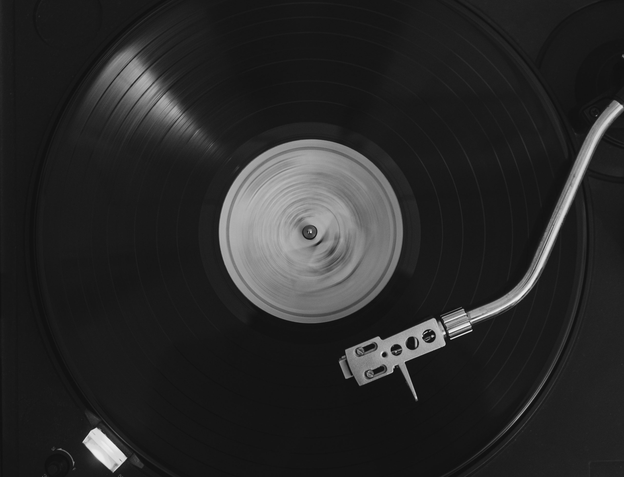vinyl record spinning, an example of instrumental focus music for work
